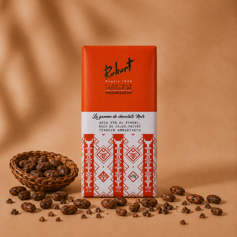 Tablette de chocolat noir 65% au piment, noix de cajou et poivre — Chocolaterie Robert, terroir Ambodivato, Madagascar (75g)